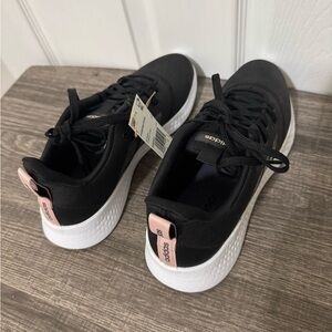 NWT Adidas Puremotion Black and Pink Sneakers Size 9.5